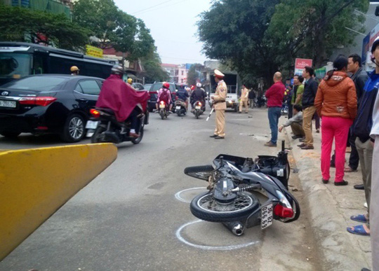 Xe điên tông 3 xe máy, 1 xe taxi, 6 người nhập viện